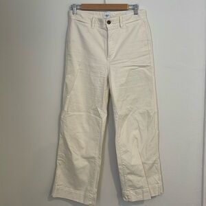 GAP high waist wide leg pant in ivory / Fits size 8 petite or crop